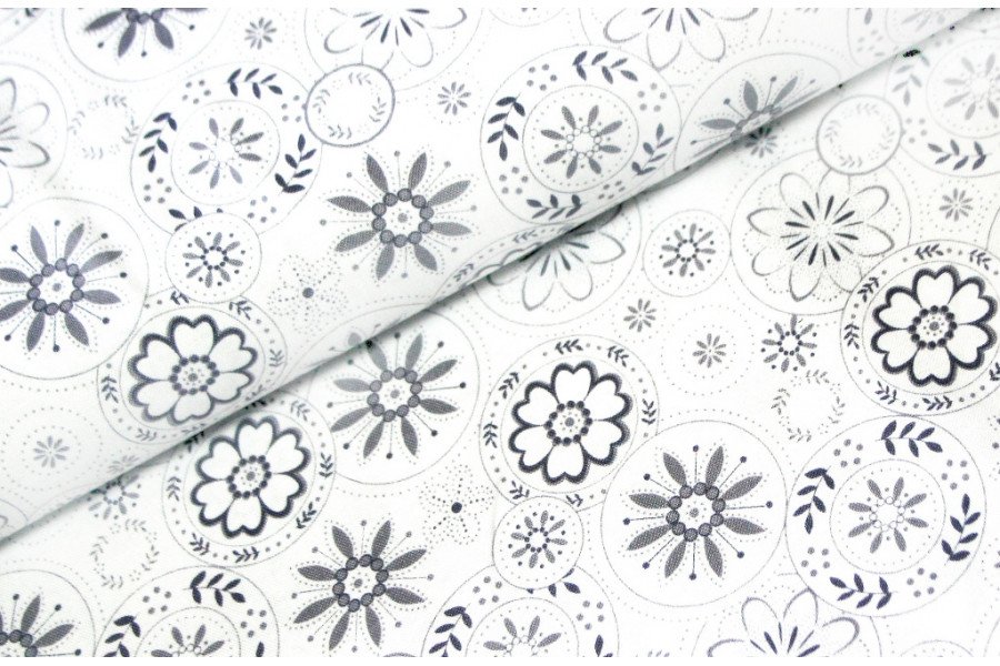 10cm Baumwolldruck SCARLET STITCHES BY HENRY GLASS  graue Blumenkreise auf Weiß (Grundpreis € 17,00/m) 